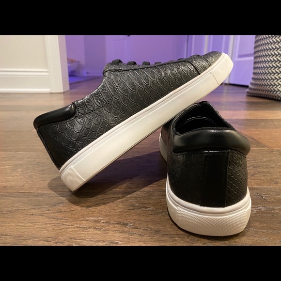 Women’s Black Leather Cushionaire Shoes - Picture 6 of 7